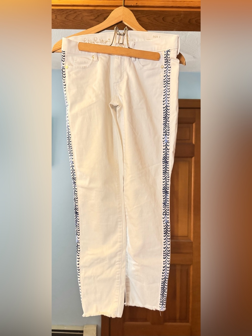 Lilly Pulitzer White Cropped Jeans with Navy Embroidered Side Stripes
